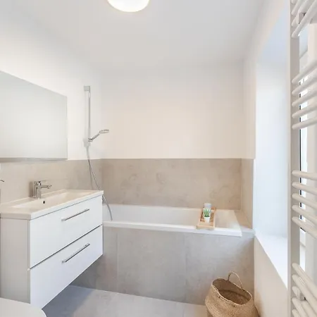 Terrace With 5 Rooms, Whirlpool And Bbq Apartmán *