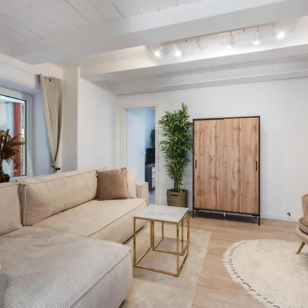 Terrace With 5 Rooms, Whirlpool And Bbq Appartamento *