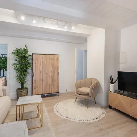 Terrace With 5 Rooms, Whirlpool And Bbq *