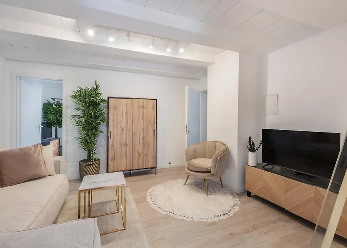 Terrace With 5 Rooms, Whirlpool And Bbq *